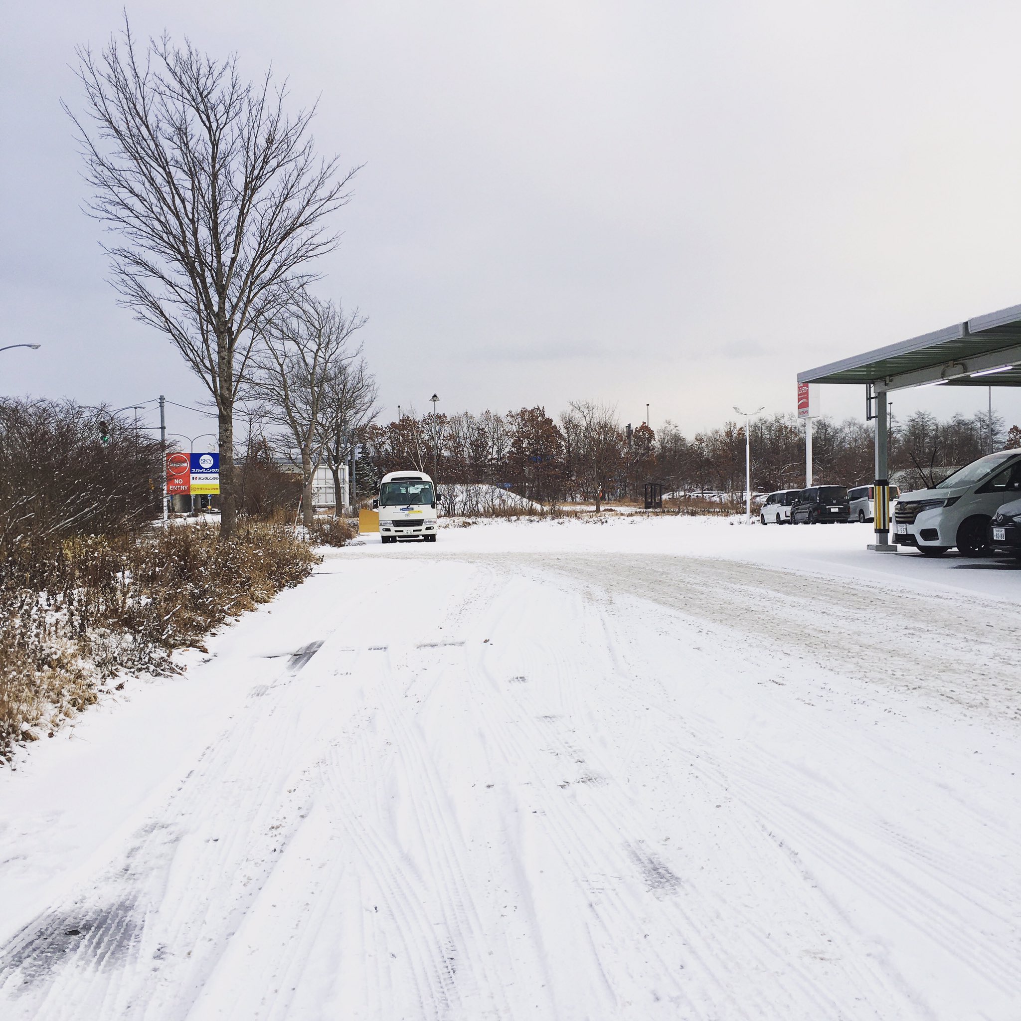 スカイレンタカー新千歳空港店 冬景色のスカイレンタカー北海道です 当店では雪道の運転 に慣れていないお客様に少しでも安心してご利用いただけるように 雪道運転のワンポイントアドバイスを作成し ご希望のお客様にお渡ししております T Co