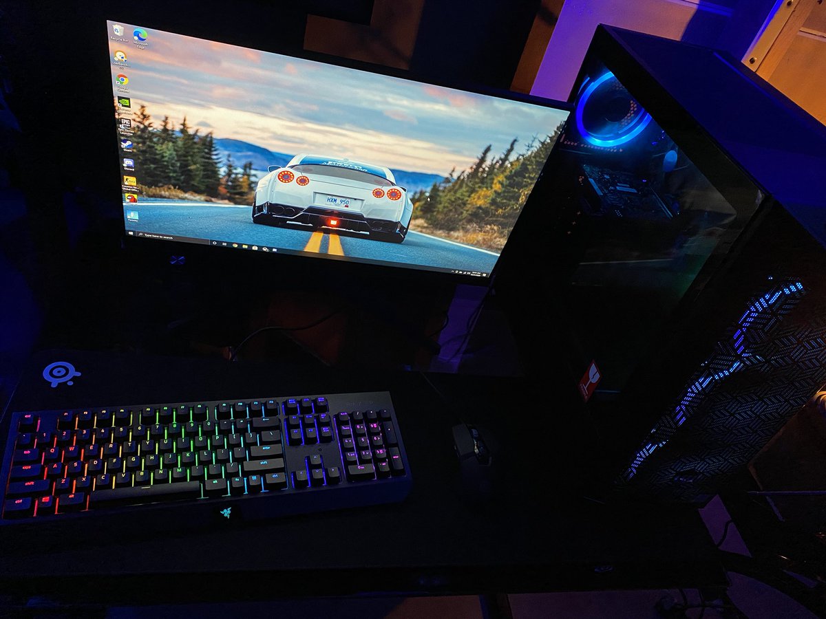 My setup in construction, don’t mind my broken mouse 😂👌🏼