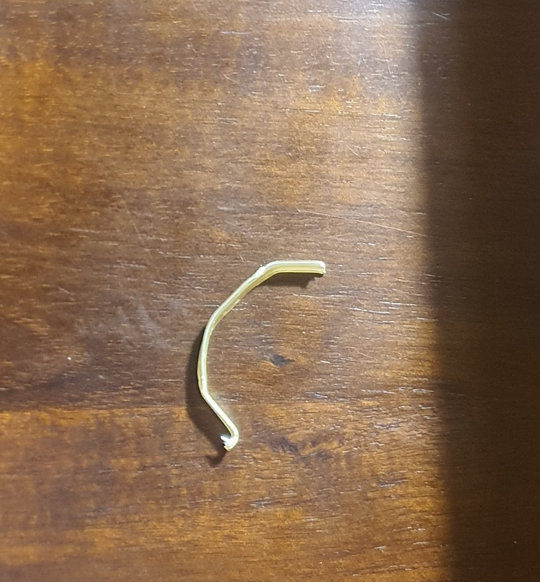 AnDuiyn's tweet photo. @mercator_sl Pravkar sem se z zaponko, ki je priložena vašemu toastu, precej globoko zbodel. Zaponki na koncu ven gledajo ostre žice. Da takšne zaponke sploh dajete na trg je absurd. Varčevanje pri produkciji na račun nevarnih izdelkov za uporabnike? https://t.co/V53w6ufYIa