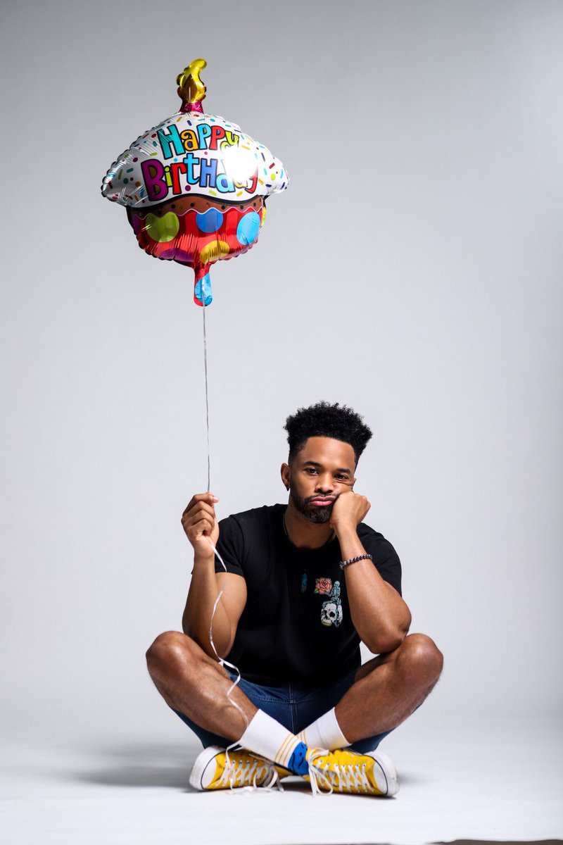 Killua_GFreecs's tweet photo. It's my birthday. Here is a thread of pics from my birthday photoshoot with @RdotSmith. 📷 

#HappyBirthdayToMe
#ThisIs36
🥳🍾 🥂 🎉 https://t.co/tHf3jhWGiK