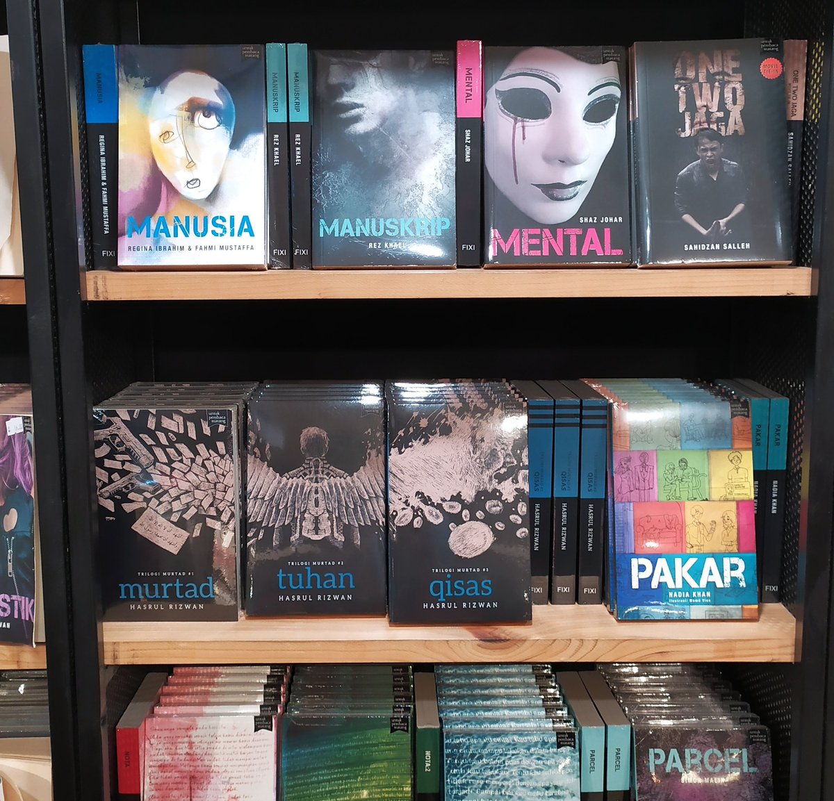 KedaiFixi's tweet photo. #YESKedaiFixi masuk hari keempat hari ini. #TrilogiMurtad antara buku yang menjadi pilihan pembaca untuk promo #5BukuFixiRM50 Jika anda suka genre seram, boleh cuba #PUAKA #RAHSIA #TELAGA #TOYOL dan #DarkDemonRising
#5BukuFixiRM50
#BukuRM10
#MalaysiaMembaca
#kedaifixi https://t.co/sxdjf5gwDg