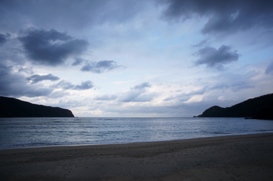 てるぼーず 高気圧が近づいてきて空が明るくなりました 12 21 16 22 奄美 大和村 国直海岸 てるぼーず 高気圧が近づいてきて空が明るくなりました 12 21 16 22 奄美 大和村 国直海岸