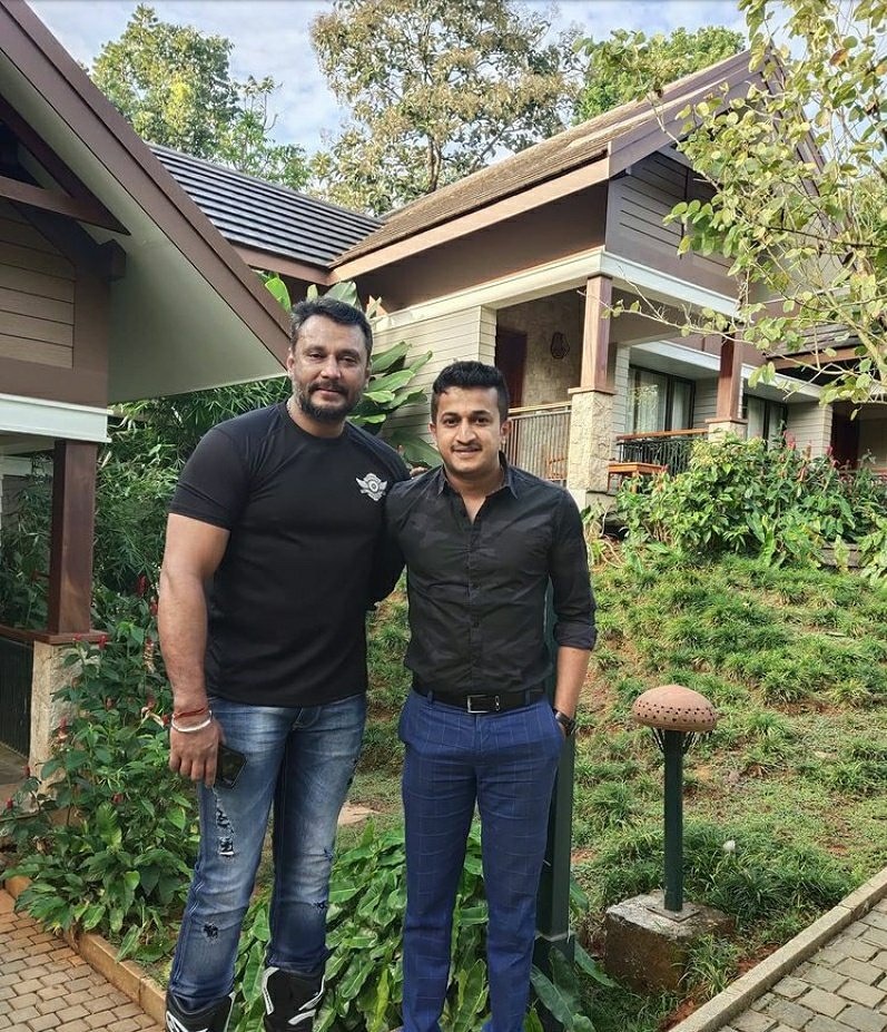 DBossFansGubbi's tweet photo. Exclusive
ಬಾಸ್ ಬಾಸ್ #ಡಿಬಾಸ್
#Boss #DBoss #BossOfSandalwood #BossOfKarnataka #BossBossDBoss #OneAndOnlyBossDBoss #BoxOfficeSulthan #SpreadBossism #Darshan #ChallengingStarDarshan #Roberrt #RVMN @dasadarshan https://t.co/hbZRNHgRoR