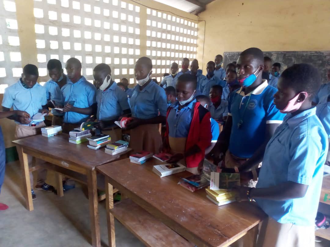 EpsilonOnlus's tweet photo. Ecco i nostri studenti del complesso Piero Micossi in Togo a Tchebebe che dopo un lungo lock down da novembre sono tornati a scuola. 
Scopri di più qui:
 https://t.co/XGRCsmsxzC https://t.co/2ZgaSiDUQK