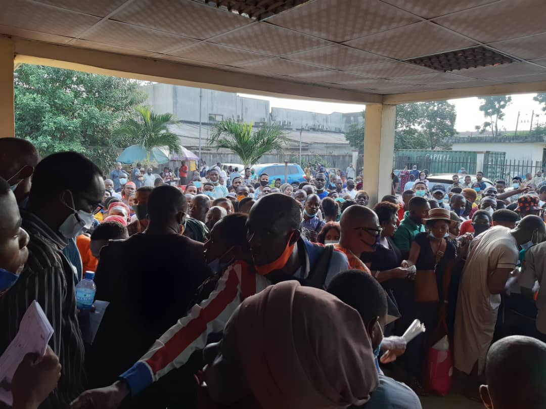 the_lateefah's tweet photo. NIMC office at Alausa this morning, omo... https://t.co/gouM8C3gVf