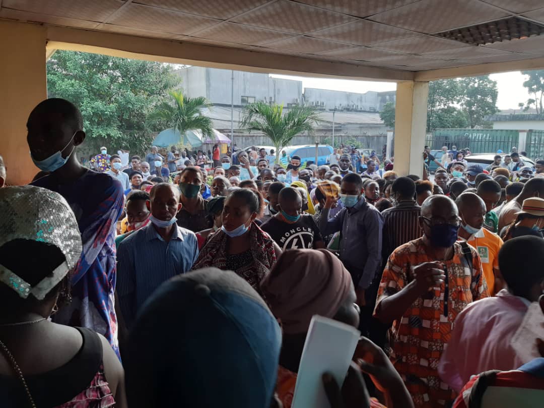 the_lateefah's tweet photo. NIMC office at Alausa this morning, omo... https://t.co/gouM8C3gVf