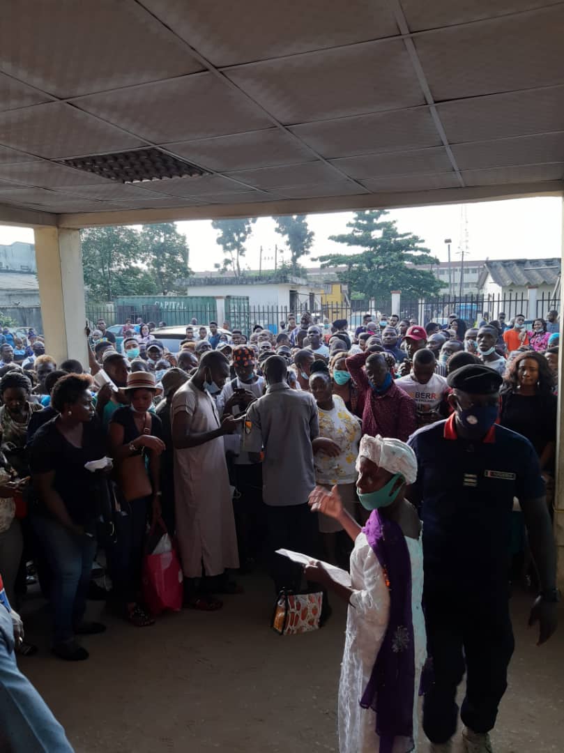 the_lateefah's tweet photo. NIMC office at Alausa this morning, omo... https://t.co/gouM8C3gVf