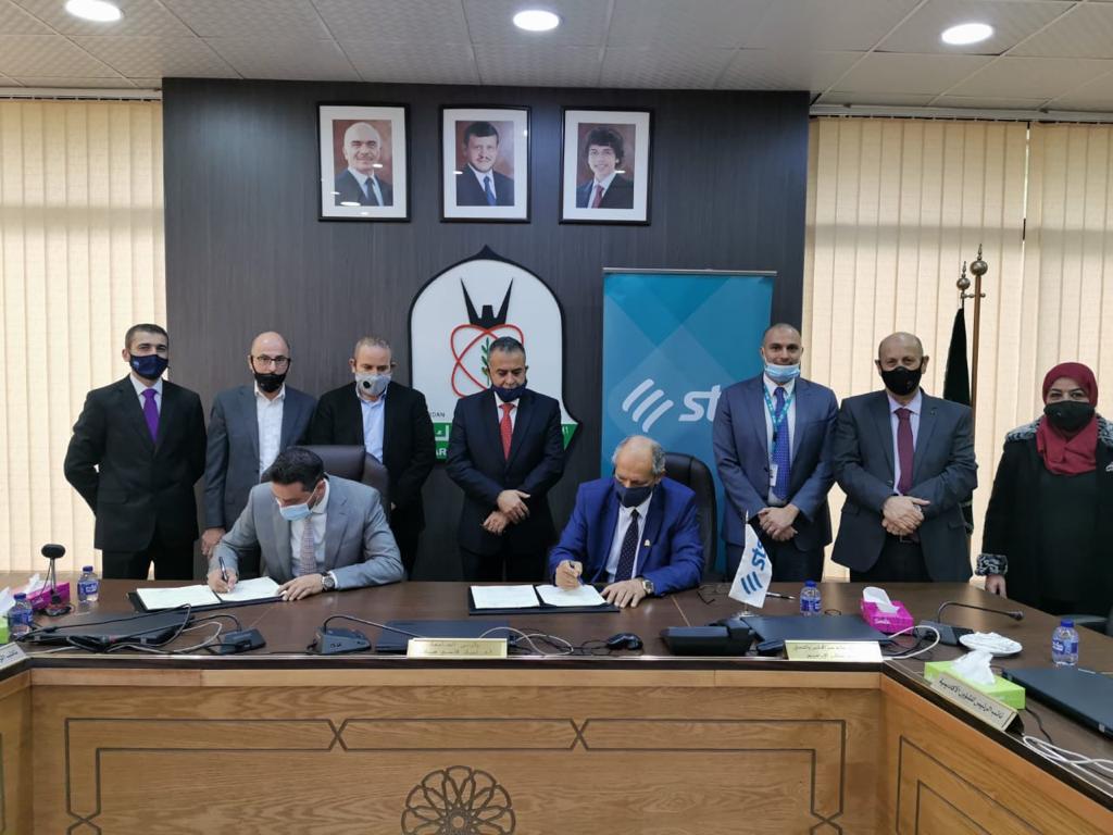 intajICTJO's tweet photo. Jordanian #Yarmouk_University Signs an Agreement to activate the #elearning System on #STS Cloud
https://t.co/kCOKNXCHYP

#MembersNews #Learning_Management_System #education #university #remote_education #technicalsupport #DigitalTransformation 

@STSMiddleEast @Yarmouk https://t.co/SbvPufOY9V