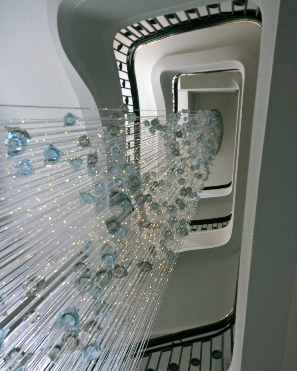 CCConstruct's tweet photo. Showcasing this fabulous 5th-1st floor light installation in one of our past Mayfair projects #italianlighting #mayfairproject
:
:
:
#lightinspo #statementpiece #projectarchive #ccconstruction #projectarchive #chandelier #bespokeluxurylighting https://t.co/rTMzbyn2VA