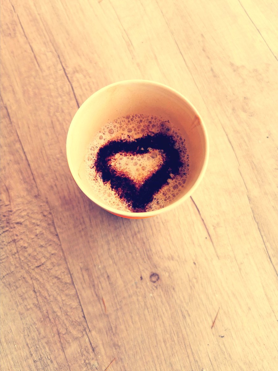 KatjaRbkeOhlmey's tweet photo. Jetzt😍
#bäckereiWöbse #lieblingsbecher #togobecher #liebergruss #freuen #ploppppps.de https://t.co/ds266XDNsJ