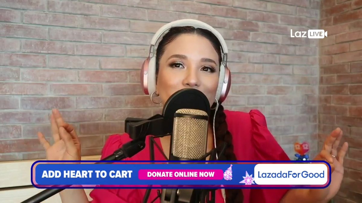 AnaaaaAngelica1's tweet photo. Sooo prettyyyy eomma @anakarylle loveyouuu!!
Karylle on LazLive for #LazadaForGood https://t.co/f2ByjLo2Yo