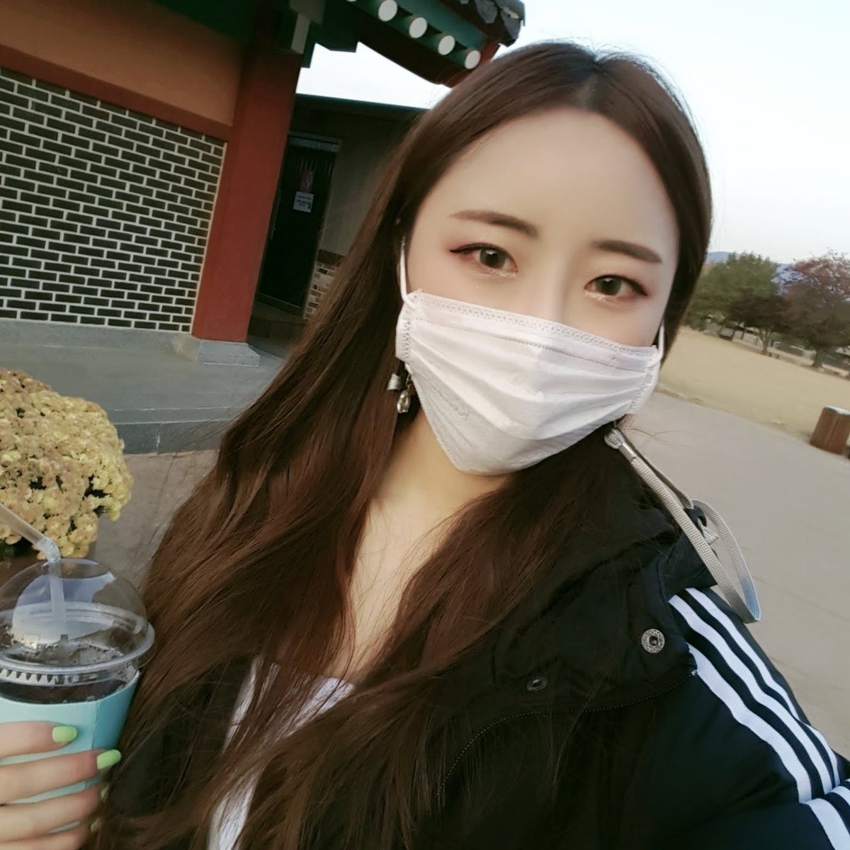 Lusty_official's tweet photo. [진희]
여러부운- 날씨가 점점 더 추워지고 있어요!!😭😭
저는 조심히 스케줄갔다가 잠시 찍은거에용!ㅎㅎ
항상 마스크 잘쓰고 다니시구!! 몸조심 하셔야되용🙏❤보고싶어요❤
.
.
.
#lusty #러스티 #진희 #jinhee
 #kpop #걸그룹 #목말라 https://t.co/OUYqpaj5G6