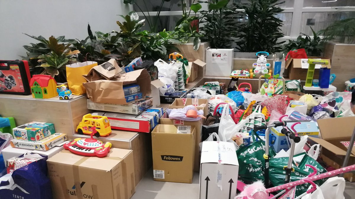 VASS__UK's tweet photo. We are tremendously proud of all of you who participated from @GrupoVASS , @nateevo_digital , @Serbatic
and @vdshop4 in the donation of more than 1.300 pounds to the Food Bank Collections ππ² #ChristmasMadeSimple https://t.co/Zc91lLmeZV