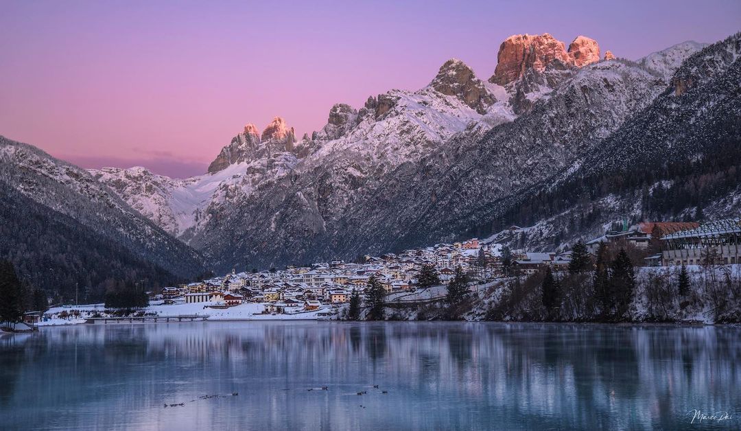 Un risveglio da fiaba ad #AuronzodiCadore

#LagodiSantaCaterina
#visitveneto 

(Foto IG marco_ray_87)