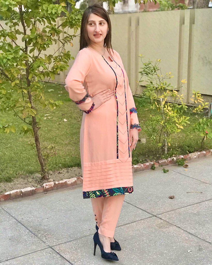 MediaSpringPk's tweet photo. A flair for the dramatic!
@DrArooba1 in #monaimran πΈ https://t.co/Hjjo9G5tcz