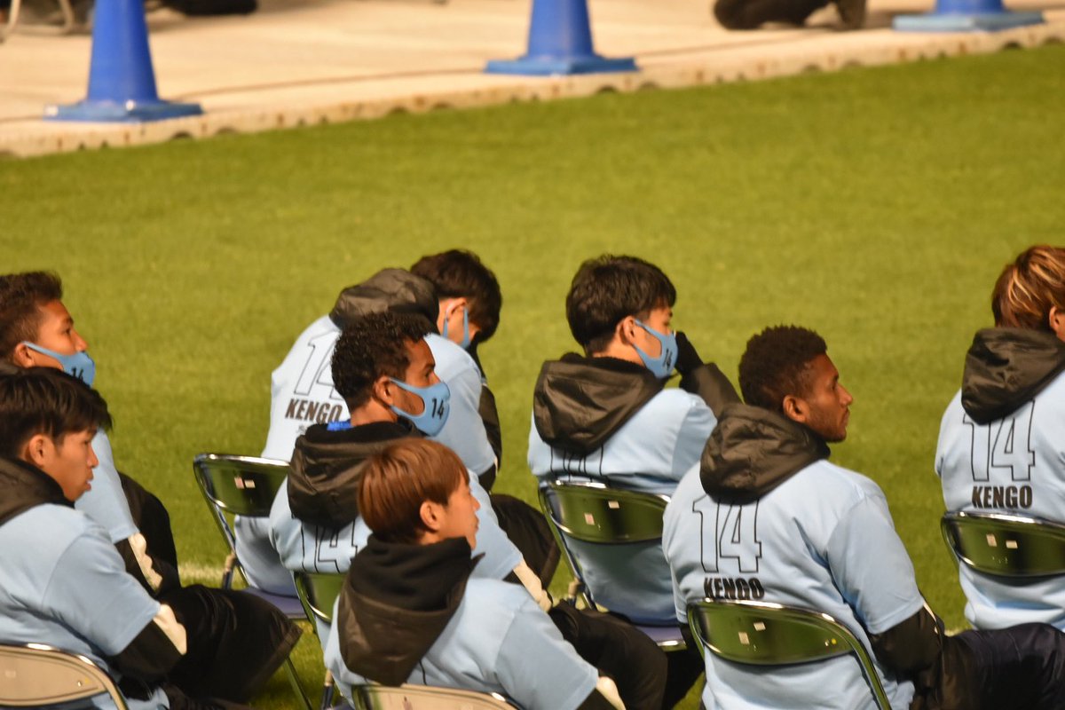 rin0512_f's tweet photo. 涙が止まらなかった悠と僚太

#frontale 
#OneFourKENGO 
#ケンゴありがとう https://t.co/wfP5cv6o1b