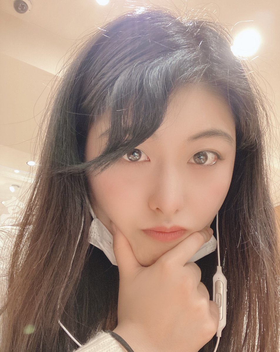 ひさえ 山田久恵 Karma Minder Of Crystalline Cove どう考えても前髪おかしい 仕方ない そう思い通りにはいかんよ 前髪も人生も だから楽しいんだ