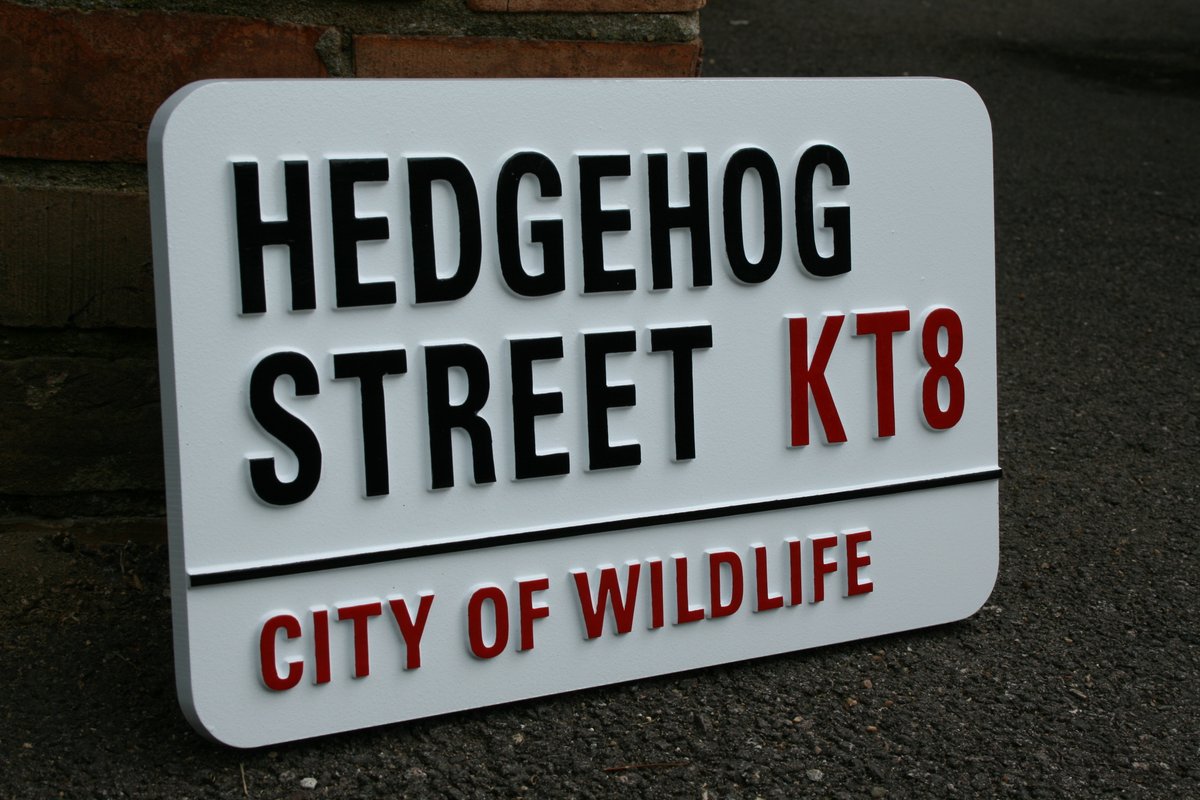 SignsofTimesLtd's tweet image. We can make copies of famous #Signs from anywhere in the world! If you'd like to pay homage to one of your favourite places, whether it's real or fictional, we can create a beautiful and authentic #Sign to do just that! Give us a call on 01525 874185 or send us a DM now.