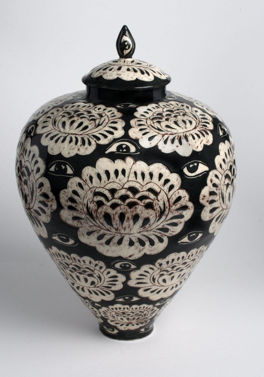 studioslipware's tweet photo. The jar of 55 eyes from made in 2009. More here on this one https://t.co/wY2AdMPFlQ #slipware #scraffito #kittyshepherd https://t.co/O8IIGH1jv9