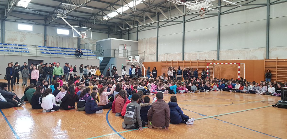 Regmurcialimpia's tweet photo. ¿Qué hacemos por la #educacionambiental? #EAvisible Abrimos #hilo ▶️Vamos a colegios, IES y AAVV para hablar de la capacidad que tenemos de reducir nuestro impacto ambiental con el cambio de hábitos #BuenasPracticasAmbientales ¡#ApuntaAlto en tu #accionaclimatica! https://t.co/J1W7MCjK9G