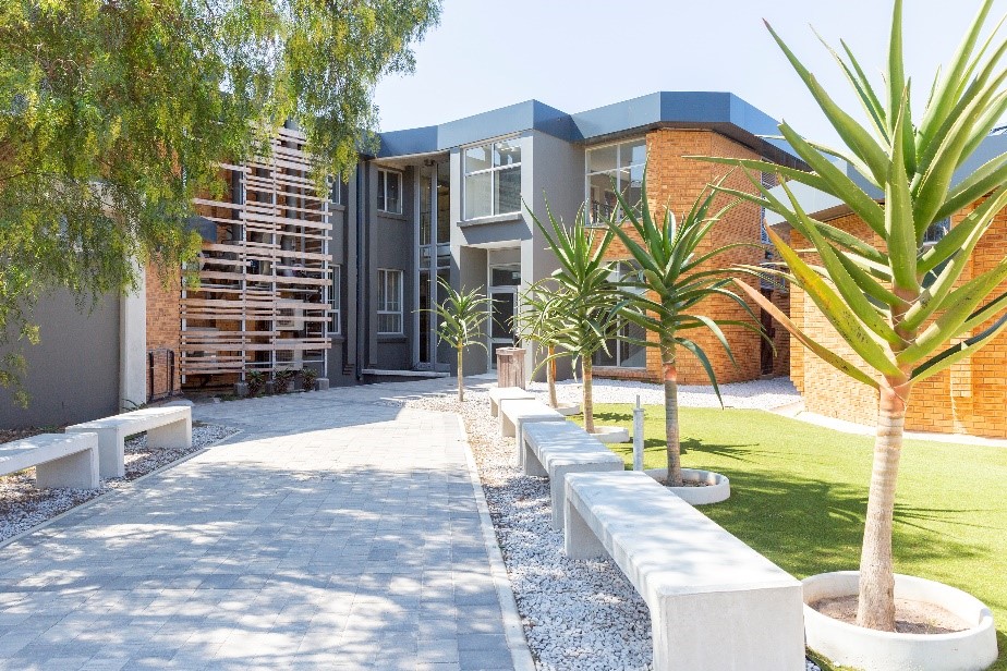 MandelaUni's tweet photo. Mandela Uni has been given the final go-ahead to establish the country’s tenth medical school and will open its doors in March 2021.

Applications for the six-year qualification will open on 6 January 2021.

For full story go to our news website https://t.co/yk6iK1odDw https://t.co/4adJo1kMVb