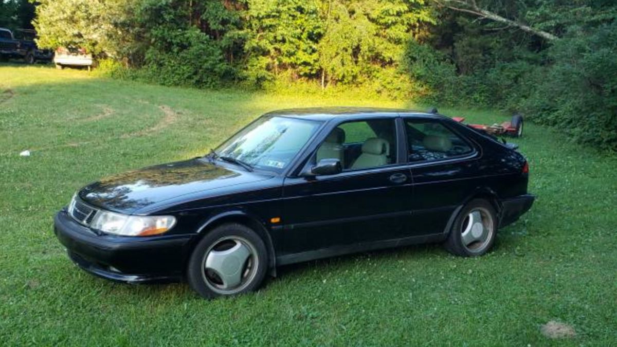 CarBasics's tweet photo. RT from @Jalopnik For $2,500, Could This 1997 Saab 900SE Talladega Be A Record-Setting Deal? https://t.co/nj2u32azey https://t.co/i4KhjSbGbx