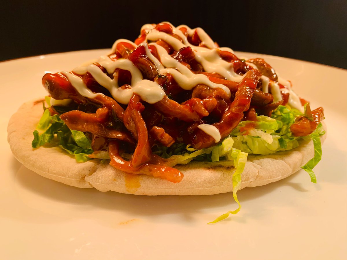 squarebistro's tweet photo. Chilli beef pitta, iceberg, garlic mayonnaise #properlunch https://t.co/EUxNsexsqH
