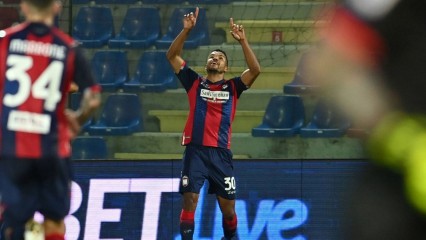 He initiates an incredible number of attacking moments and moves incredibly intelligent on the pitch 3 goals and 1 assist in 14 games this season, doesn't sound that good, but he plays for one of the worst teams in the top 5 leagues...