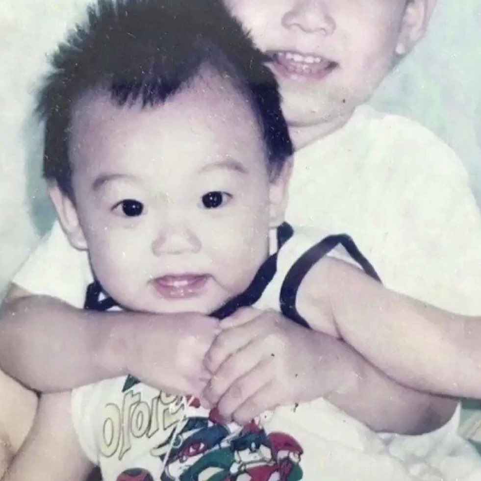 A thread of Jungkook -- but as you keep scrolling he gets older