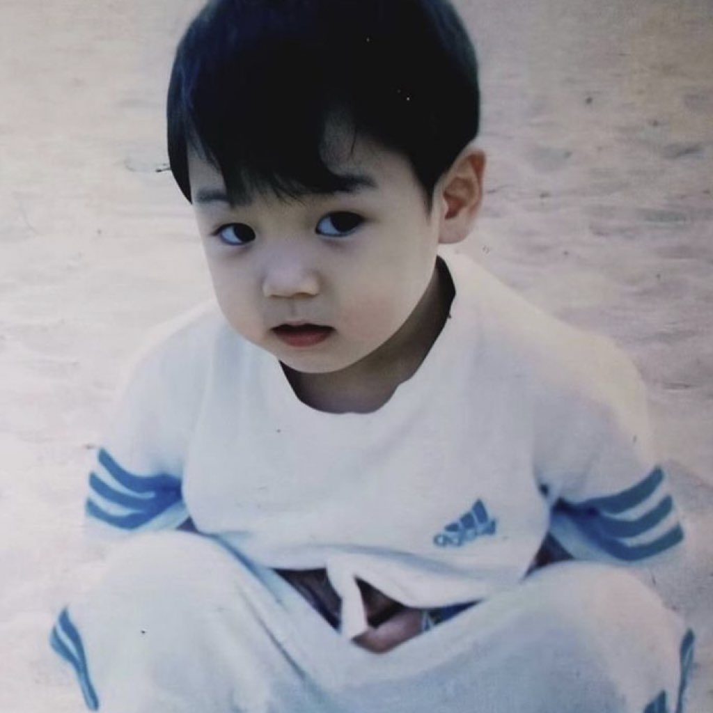 A thread of Jungkook -- but as you keep scrolling he gets older