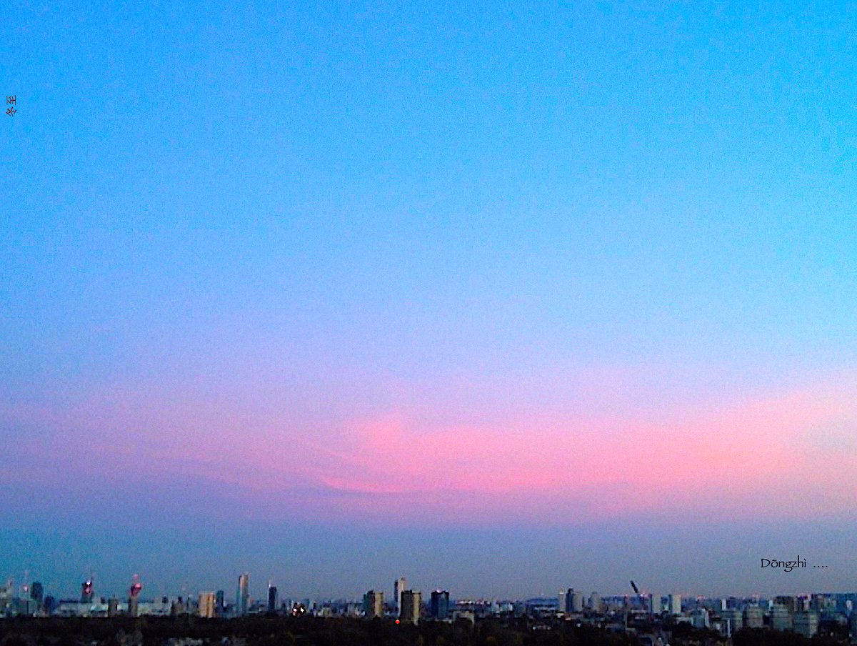 UnbesetztSynth's tweet photo. A Dōngzh dawn over east Londinium #Mōnandæg #CelestialSphere #Hærfest #ZeroThree #GaryJules #MadWorld #Blǣwen @haysfizz @drunkenpoet92 @TinSoldiere @VeryRecords ::🌓! https://t.co/7jZN4bu3MJ