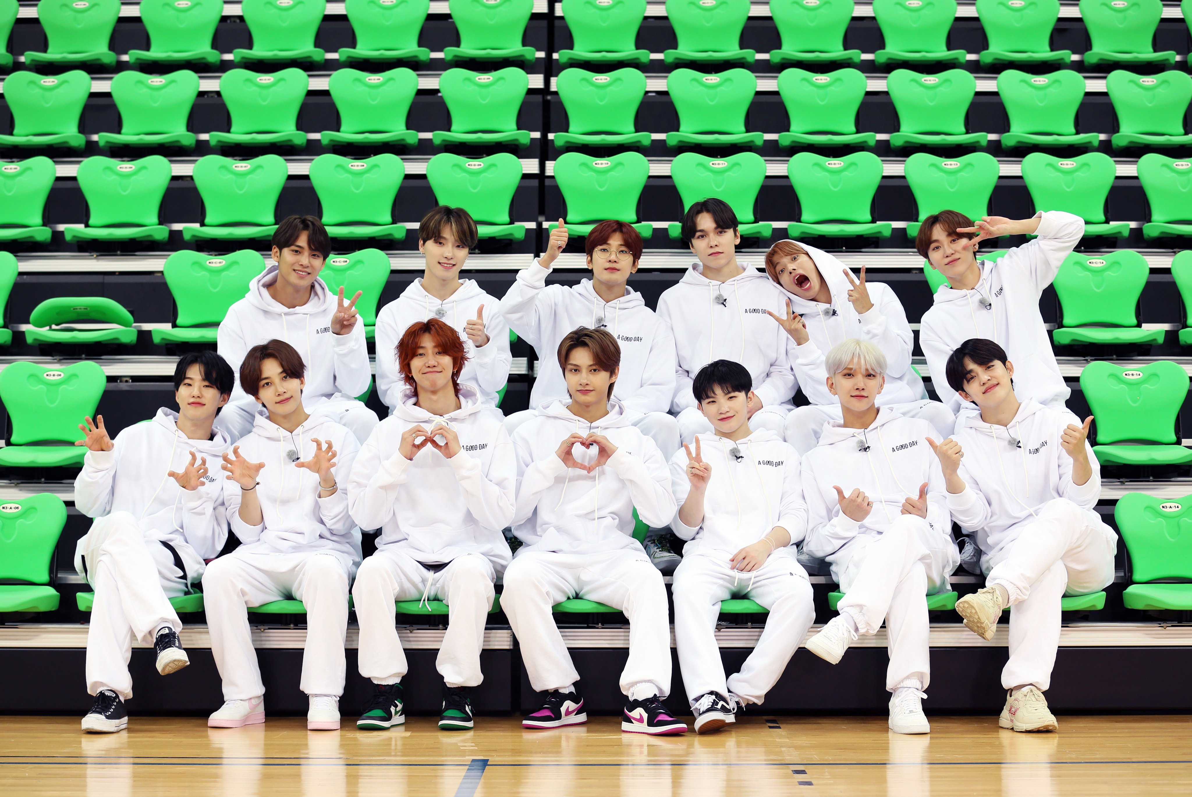 세븐틴(SEVENTEEN) on X: "[17'S] 경🎊고잉 종신 계약🎊축 세븐틴도 고잉 세븐틴도 모두가 해피엔딩~ 해피엔딩🥳  질척이다 못해 징글징글한 것도 똑같은 세븐틴과 고잉 세븐틴은 전생연분😘 #우리_고잉세븐티까지_같이가요🤝 #캐럿들_고랑해🥰  https://t.co/1Yh2864Lat" / X