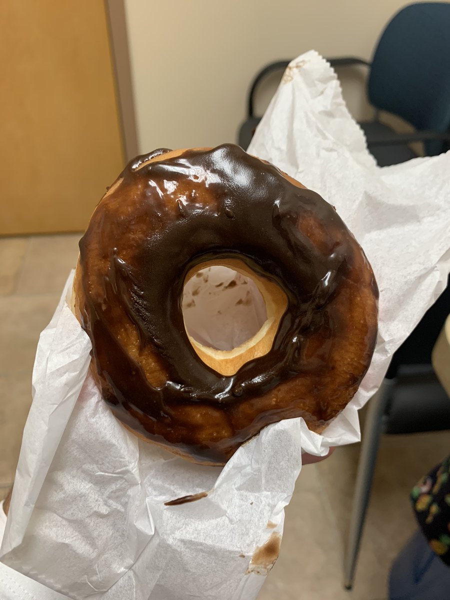 NcM1030's tweet photo. When u ask for a chocolate frosted donut and a bison cream but u get a chocolate frosted bag.  😠 @dunkindonuts #dunkindonuts come on now https://t.co/UY4Fe94TpL