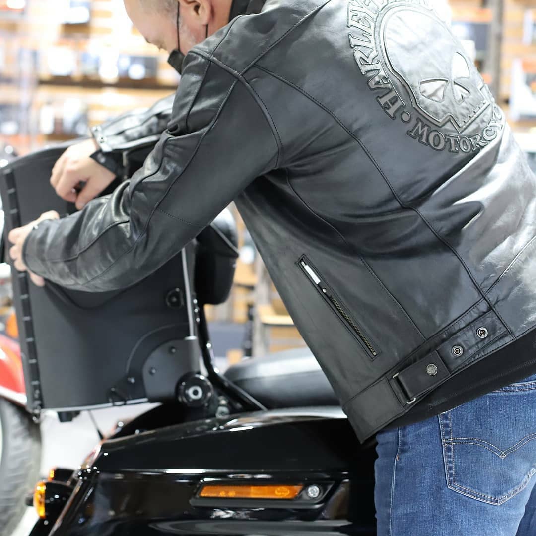 harleygalicia's tweet photo. #harleydavidsongalicia #harleydavidsonvigo #garajeclandestino #motorcycle #findyourfreedom #harley #motos #freedommachine #love #vigo #motorbike #bike #moreroads #thefuture #harleydavidson #iron883 #custom #chopper #bobber #softail #biker #sportster #harleylife #fortyeight https://t.co/doA9KhsyGh