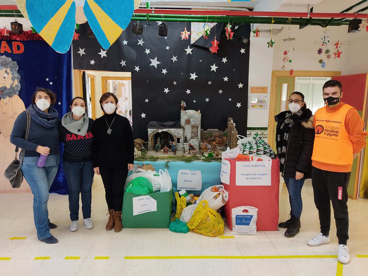 FundacionIEG's tweet photo. Hoy otra jornada de recogida de alimentos #programaalimenta para Cáritas Interparroquial de #lorca
Gracias a @iessanjuanbosco, especialmente a @MMariaAlonso por su implicación
Al CEIP Juan Navarro de La hoya
Al @lorcadeportiva (gracias @MarianaBelvede3)
#somosfundacion #RSC https://t.co/7N5fTkJd82