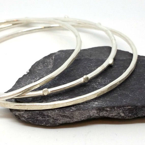 MaisyPlum2's tweet photo. Handmade Sterling Silver Bangles - Set of Three Bangle Set - Stacking Bangles https://t.co/ERAE3C2PYV ##LondonisLovinit ##StandWithSmall #etsyselleruk #UKGiftAM #Inbizhour #HandmadeHour #HandForgedBangle https://t.co/Ccq4exfPC6
