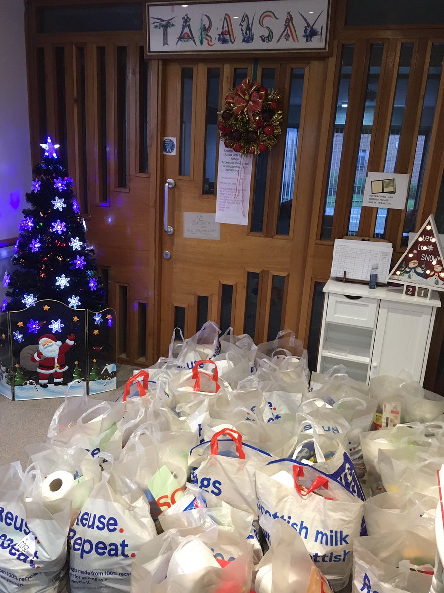 ChirnsydePS's tweet photo. Spreading some Chirnsyde cheer this morning with 35 care packages and our staff reverse advent calendar going to local residents and care home. #community #givingback https://t.co/GxatZFP23M