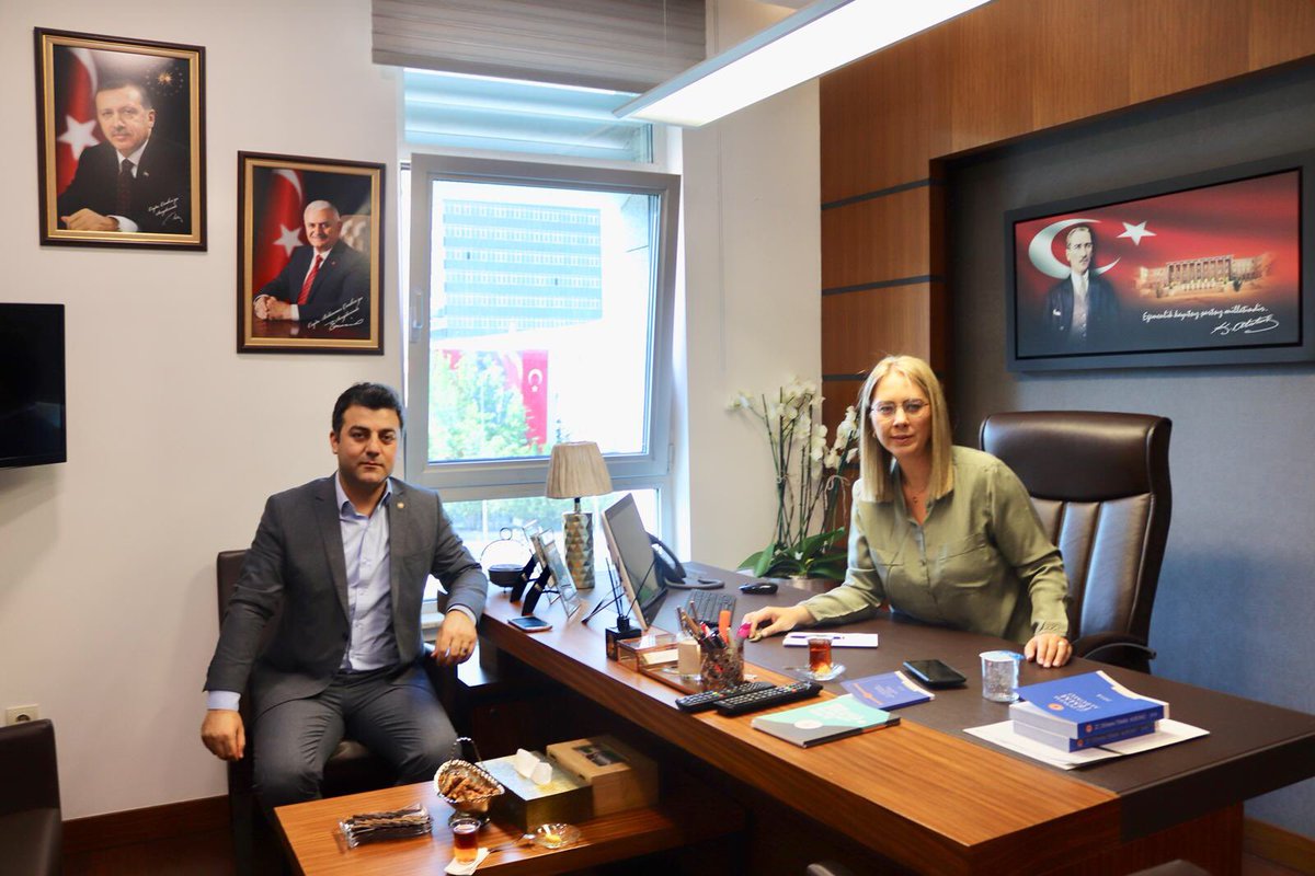 İzmir Milletvekili kıymetli hemşehrimiz, çok değerli ablam Ceyda Bölünmez Çankırı ( @CeydaBC47 ) Hanımefendinin covid19 sonucunun pozitif olduğunu öğrendim .
Allah 'tan acil şifalar diliyorum 🙏