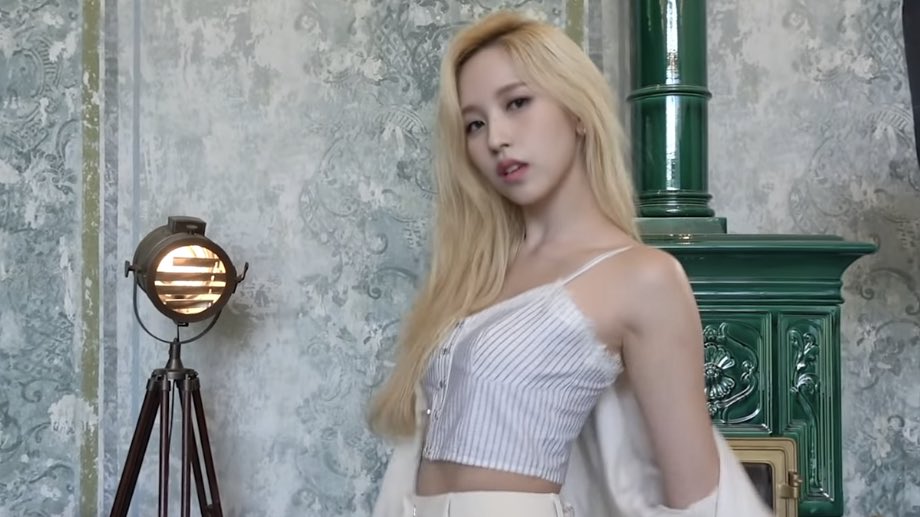 aftermyooui's tweet photo. it hits different when we all know she’s doing this.... ON PURPOSE.... https://t.co/5fQdrCEab8