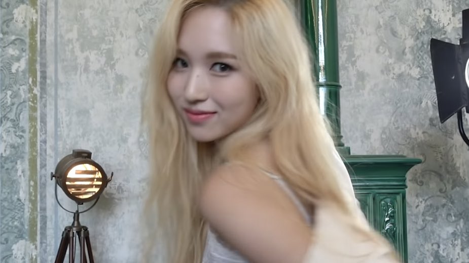 aftermyooui's tweet photo. it hits different when we all know she’s doing this.... ON PURPOSE.... https://t.co/5fQdrCEab8
