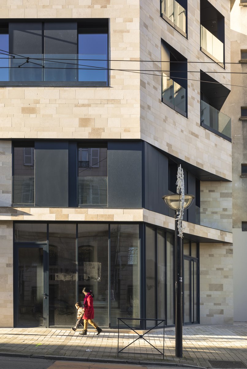 PolycorFrance's tweet photo. #Massangis and #Vilhonneur limestones marketed by #ROCAMAT dress the facade of this building designed by BVL Architecture and located right in the city centre of Limoges, France.
Photos : © Sergio Grazia
#FrenchLimestone #Architecture https://t.co/8D7ISOQ0sF