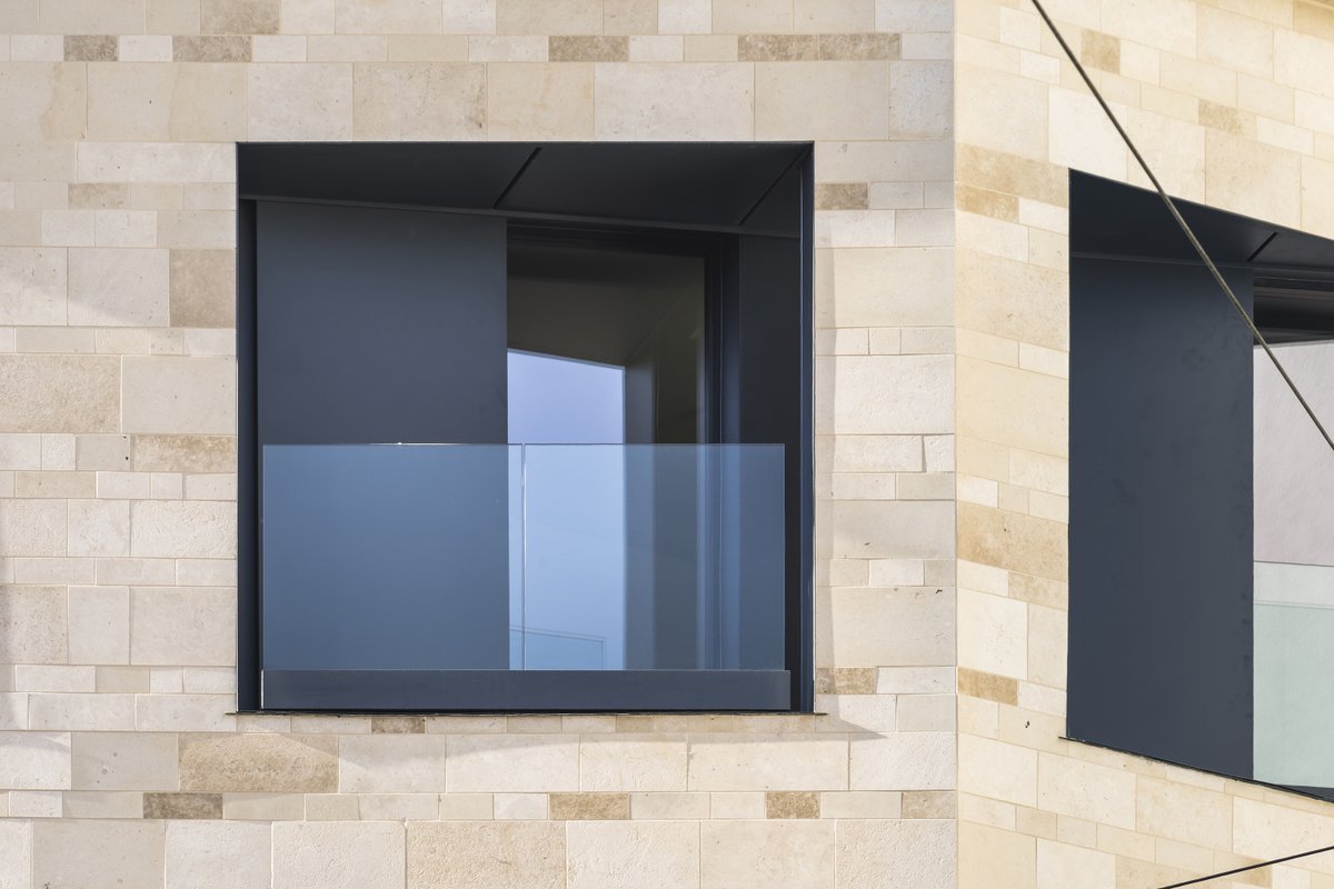 PolycorFrance's tweet photo. #Massangis and #Vilhonneur limestones marketed by #ROCAMAT dress the facade of this building designed by BVL Architecture and located right in the city centre of Limoges, France.
Photos : © Sergio Grazia
#FrenchLimestone #Architecture https://t.co/8D7ISOQ0sF