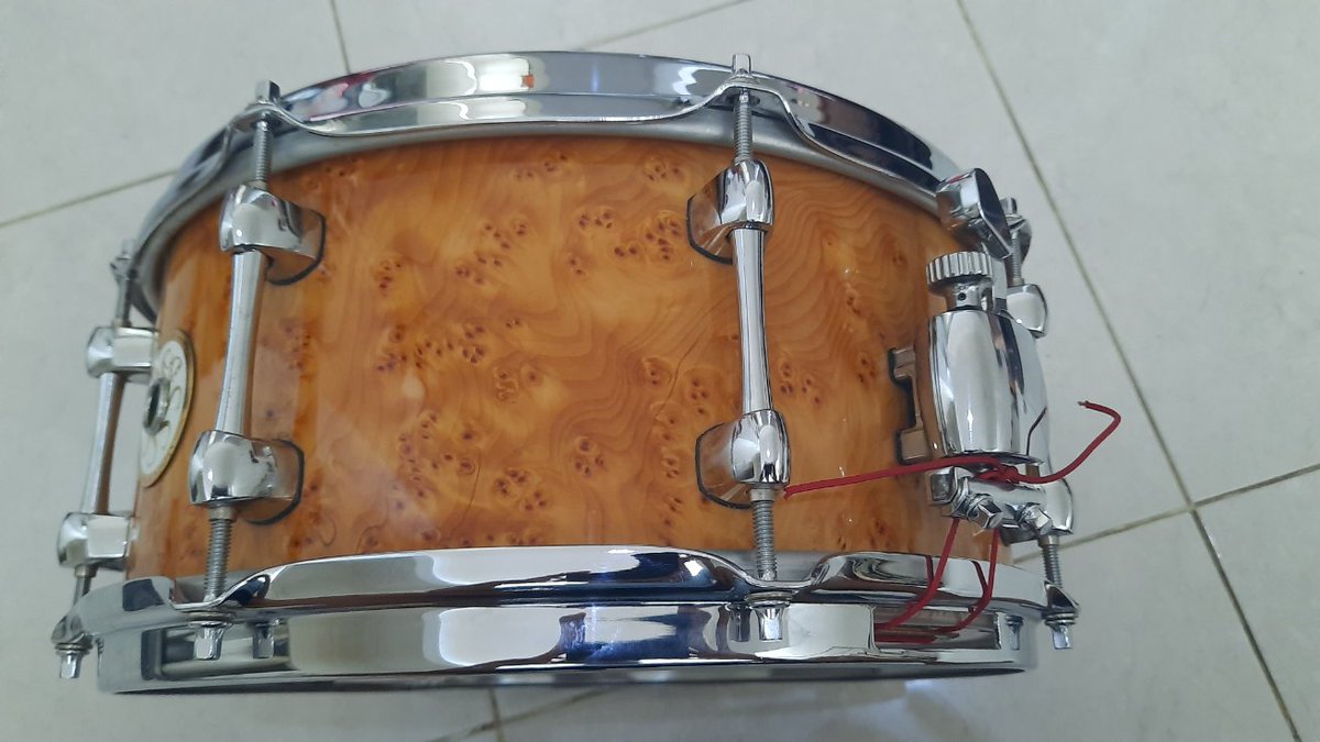 riska_andy's tweet photo. #WTS snare Sakae Mappa Bubinga 13X6 full part ori head atas &amp; bawah jg msh bawaan CP: 081232070887 @DrumBagus https://t.co/Awg2IGePf6