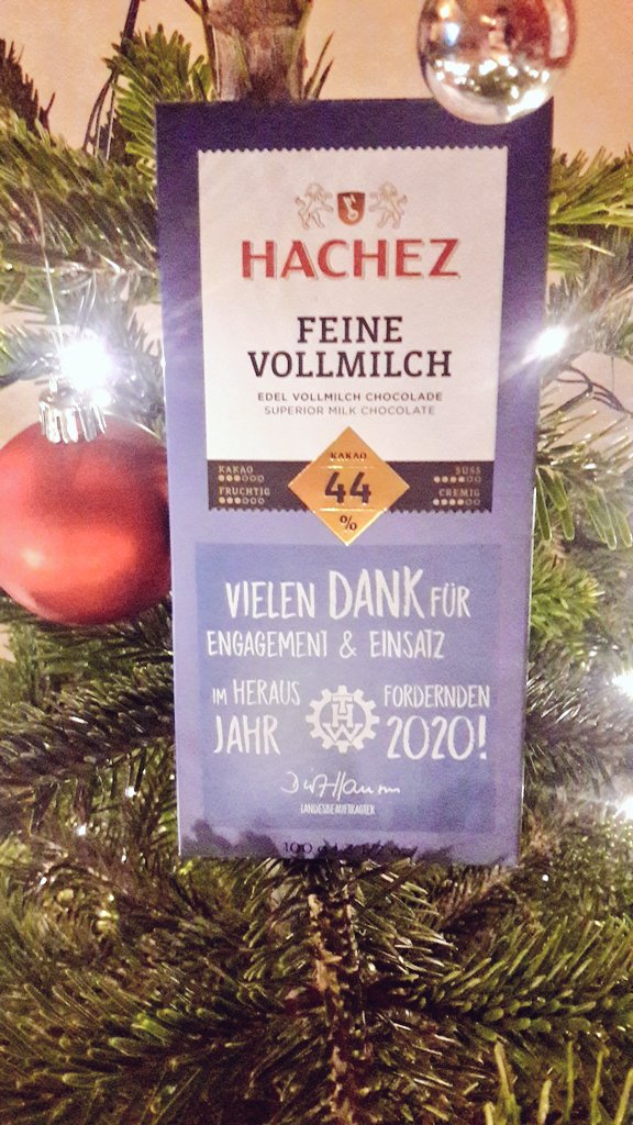 RostockThw's tweet photo. Eine frohe und besinnliche Weihnachtszeit wünscht der Ortsverband Rostock. Großer Dank an #hachezchocolade sowie der Regionalstelle Schwerin @THWGSWN https://t.co/T6seKdGIoE