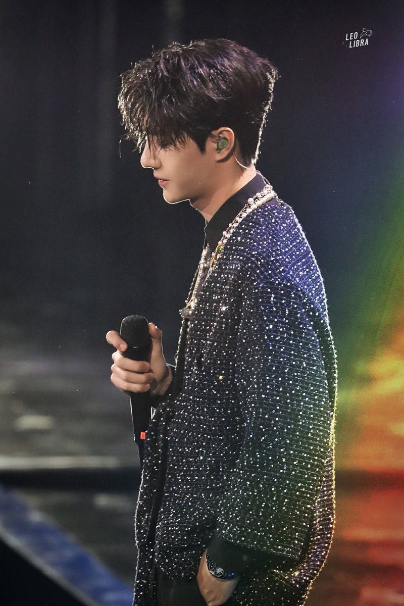 702universe2's tweet photo. น่านง่ะ กุว่าแล้วว่าติ่งพระเจ้า 
คนธรรมดาที่ไหนมีแสงออกจากร่าง���่ะ https://t.co/9qMXJDy1rH