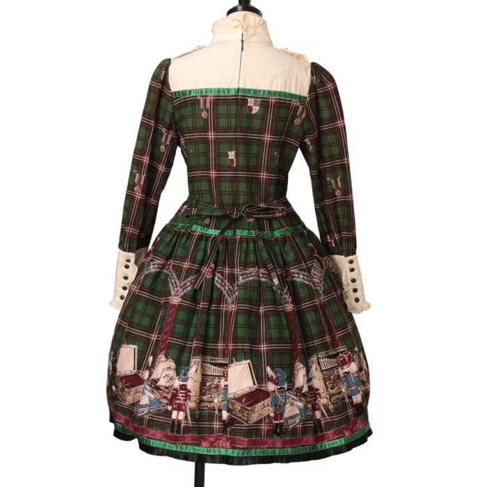 Wunderweltworld's tweet photo. New in stock (used) 👀 ALICE and the PIRATES 💛 Drosselmeyer's Wonder Box OP 💛 https://t.co/hfqR3zqqp9 #wunderwelt #lolitafashion #aliceandthepirates #aatp https://t.co/MImtZ9FUxl