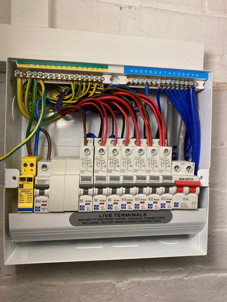 Electrixboston's tweet photo. 🔌𝐖𝐞'𝐫𝐞 𝐬𝐭𝐢𝐥𝐥 𝐠𝐨𝐢𝐧𝐠!

Here's a recent fuseboard upgrade that Electrical Testing UK repaired for a Landlord in Cambridge following an unsatisfactory EICR certificate. We also made the decision to re-locate it so it was more accessible for everyone! https://t.co/xvNUQSymnB