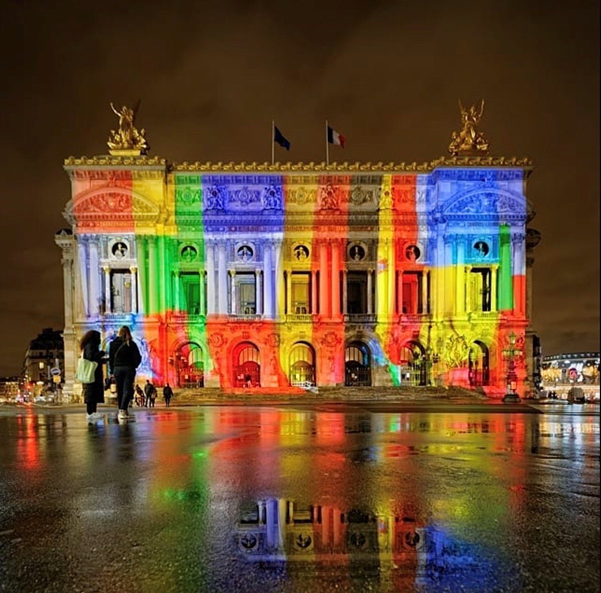 MVISION92's tweet photo. ➡️[RETOUR EN IMAGES] 
Mapping avec projecteur 50 000 lumens @PanasonicFrance et modulo 4K sur les 1500m² de la façade de l'Opéra Garnier pour Yoomup production. 
 #événementiel #communication #mapping #prestataire  #Paris  #tendance  #distanciation  #digitale #MondayMotivation https://t.co/DP7vINJaLB
