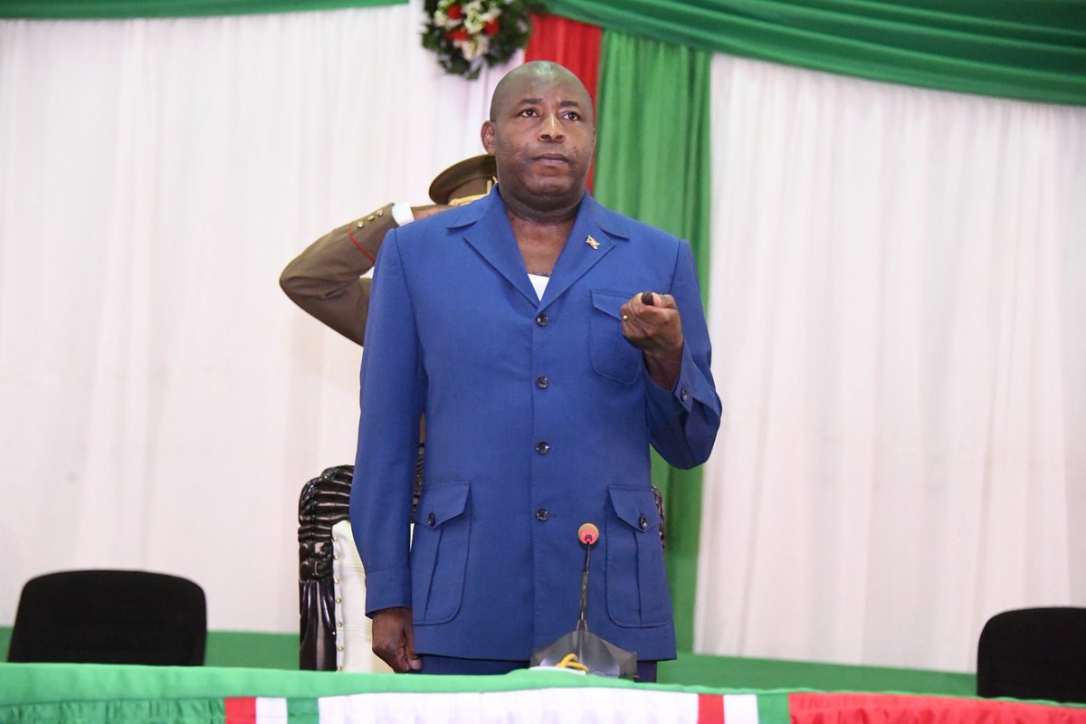 NtareHouse's tweet photo. A l’hémicycle de Kigobe, Prestation de serment des nouveaux Membres de la Cour Constitutionnelle devant le Président de la République S.E @GeneralNeva, et le Parlement du #Burundi. https://t.co/dZhRgrgH4A