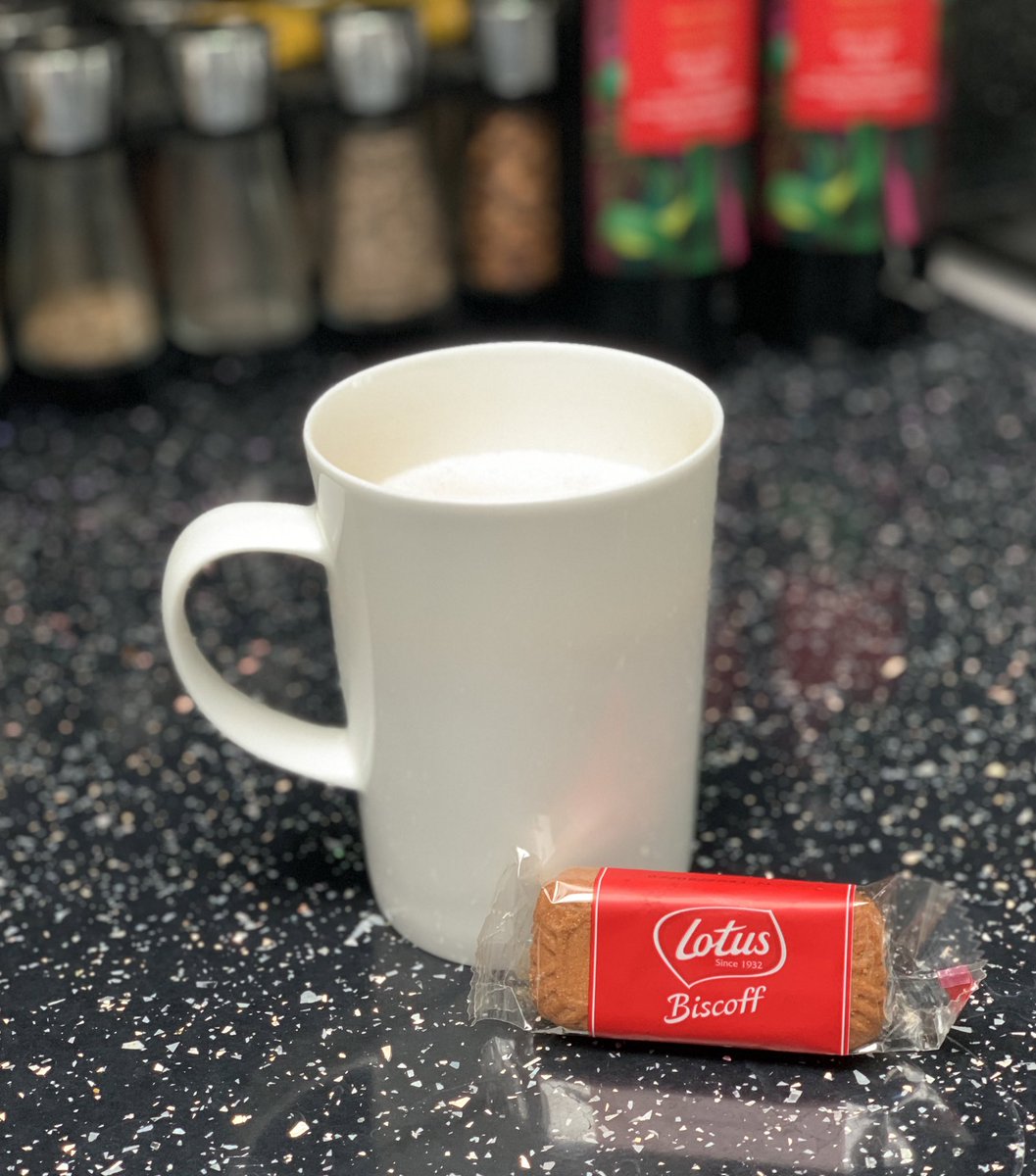 Only one way to start the day @lotusbiscoffUK <a href="/TommiesGuides/">Ryan Gearing</a>